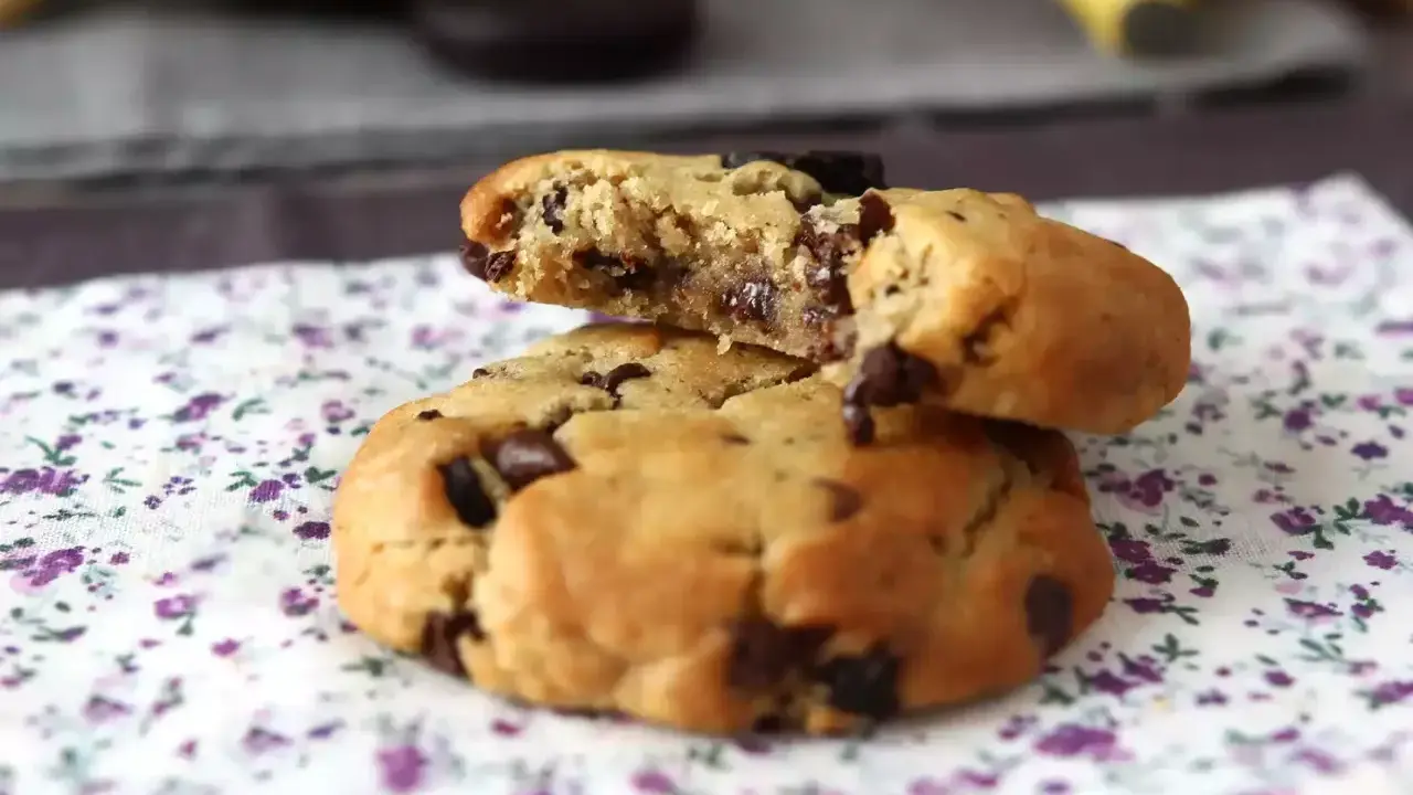 Saftiga chokladkakor, perfekt att baka i airfryer för en snabb och god fika.