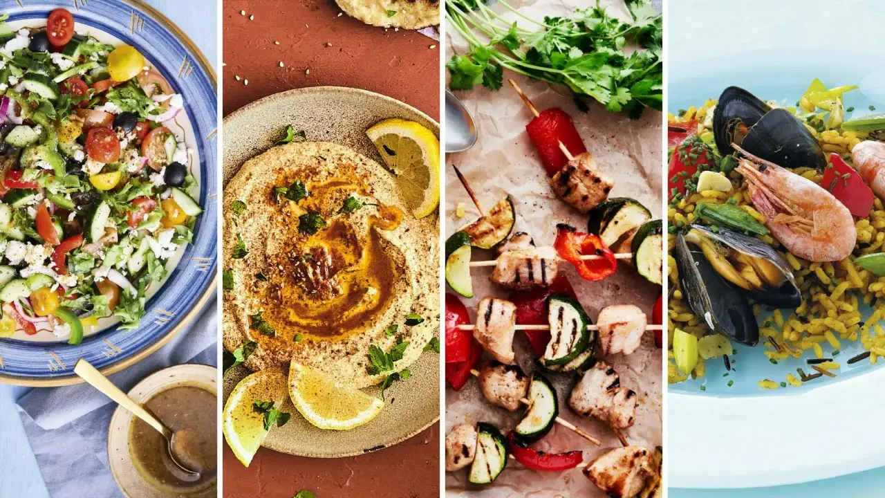 Fyra bilder som visar olika medelhavskost recept: grekisk sallad, hummus, kycklingspett och paella med skaldjur.