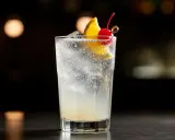 En uppfriskande Tom Collins med citron och körsbär, en klassiker bland drinkvarianter.