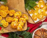 Fredriks fika: gyllene saffransbullar med vit choklad, perfekt för julmyset.