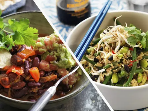 Två skålar med billig mat: en med bönchili och guacamole, den andra med ris och grönsaker.