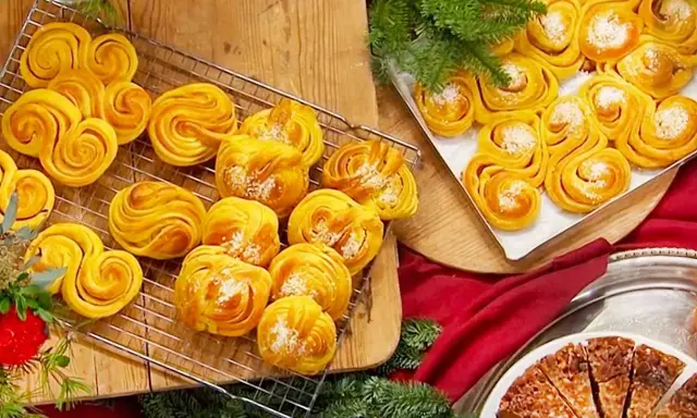 Fredriks fika: gyllene saffransbullar med vit choklad, perfekt för julmyset.